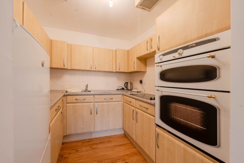 Property photo 2 of 17 Picture No. 15