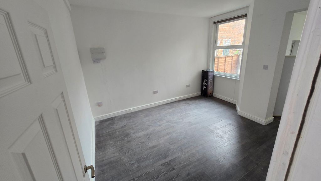 Property photo 2 of 33