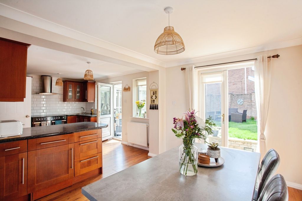 Property photo 3 of 20 Pbox-Img.Jpg