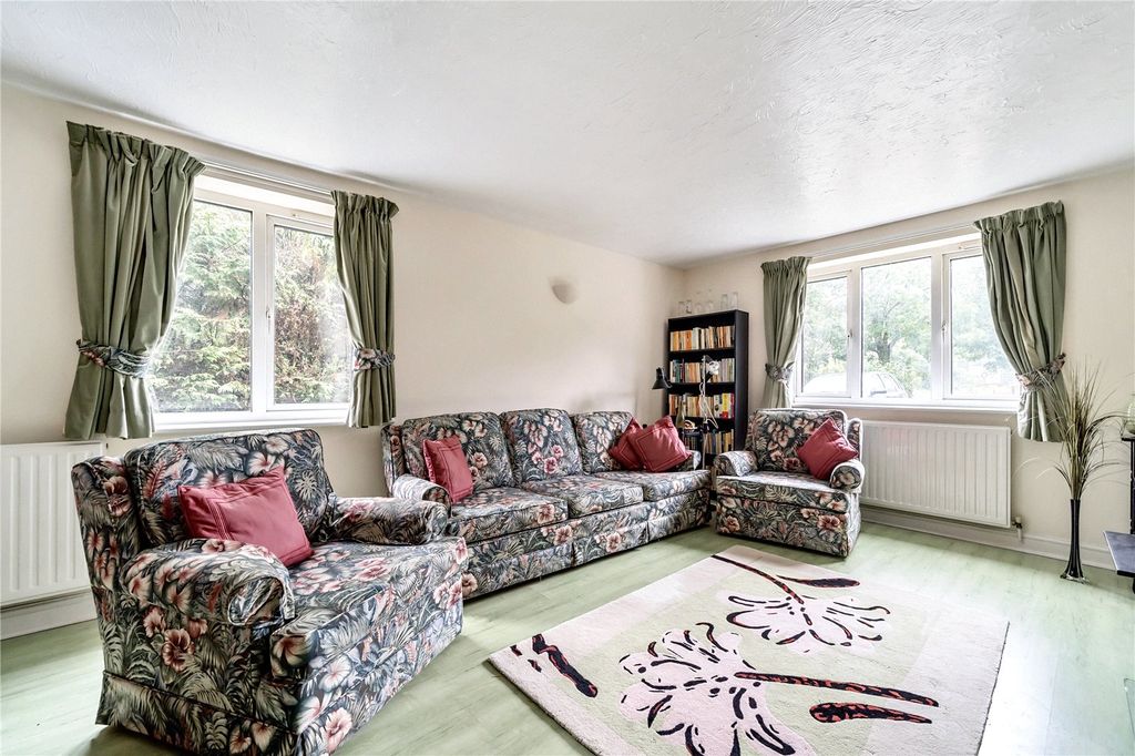 Property photo 2 of 22 Picture No. 12