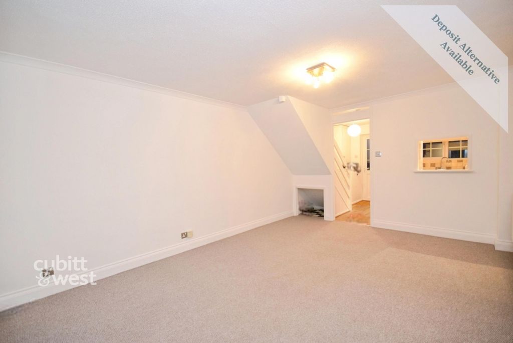 Property photo 3 of 13 Lounge