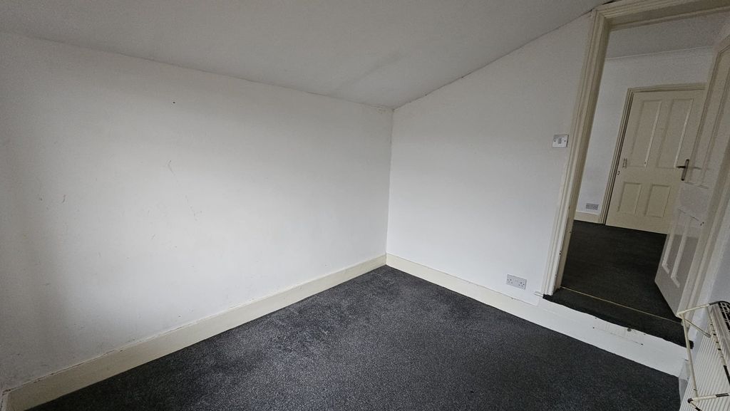 Property photo 3 of 8 Photo 2