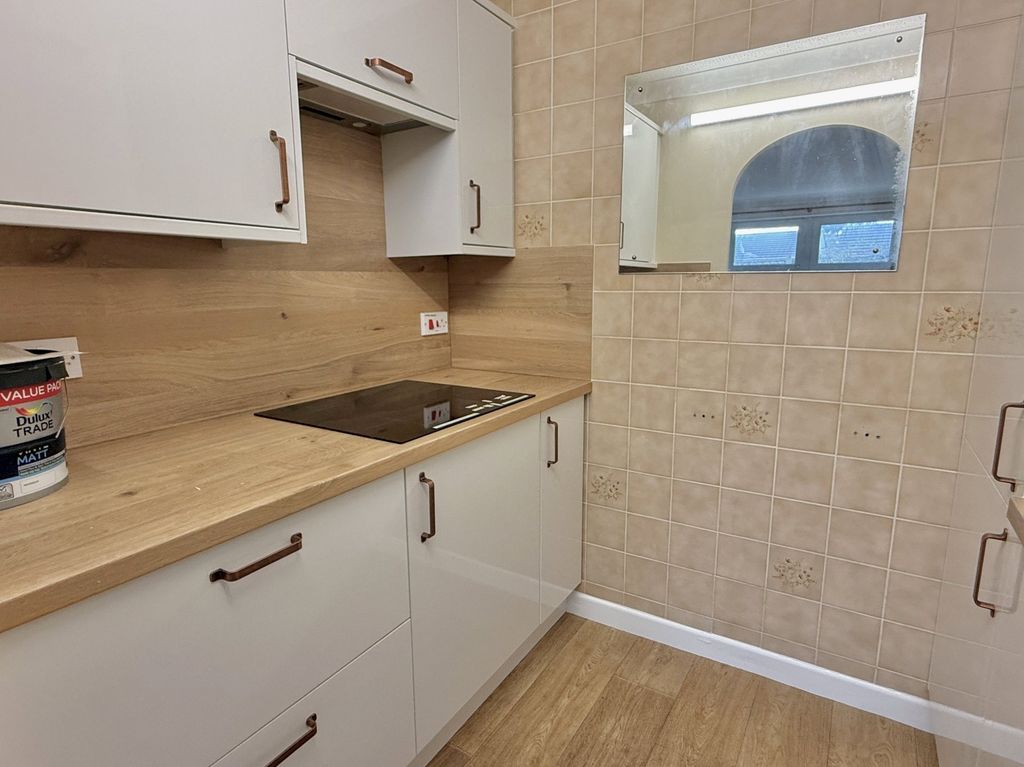 Property photo 3 of 12 Kitchen