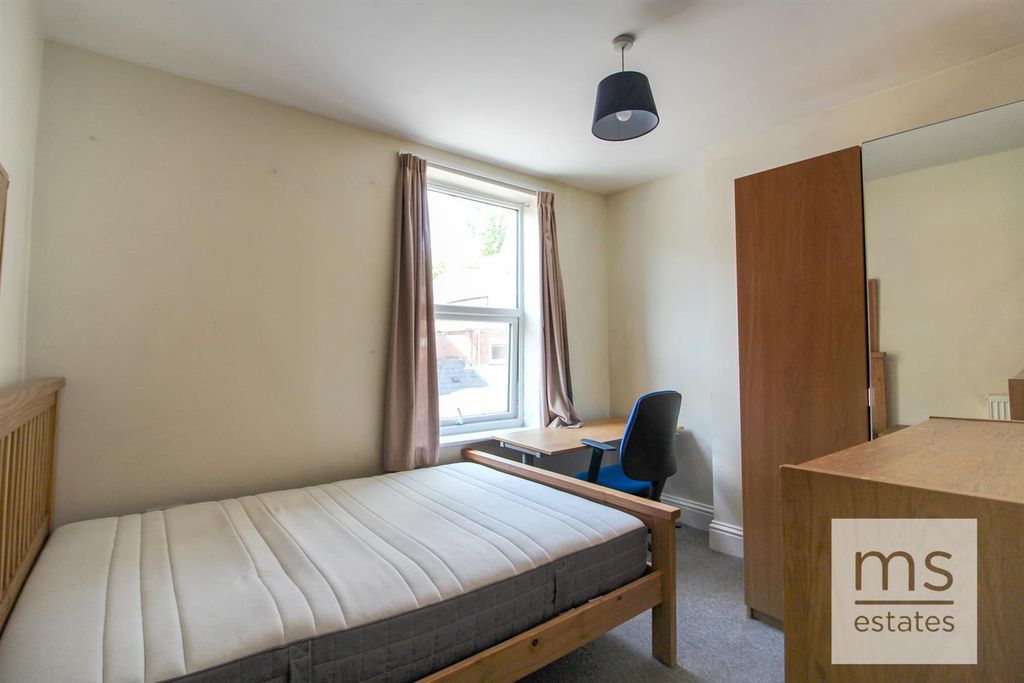 Property photo 3 of 21 Img_2584_1.Jpg
