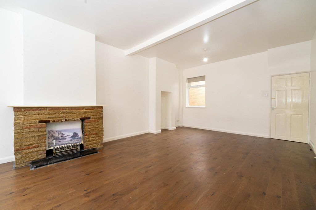Property photo 3 of 12 Gallery