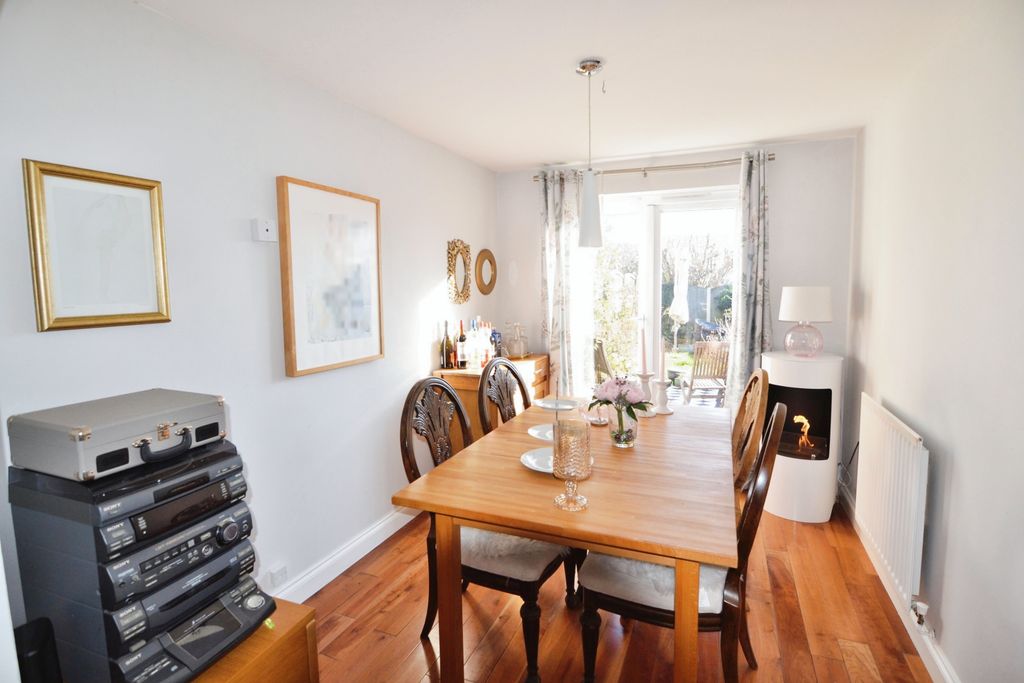 Property photo 3 of 18 Dining Room