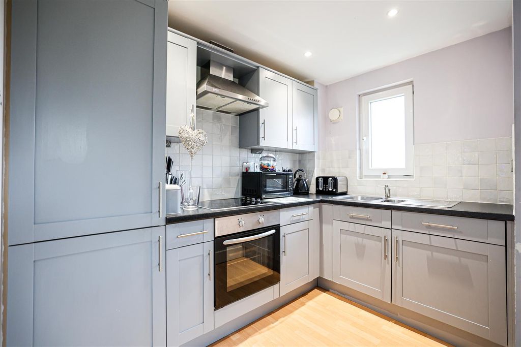 Property photo 3 of 13 980A0621-2.Jpg
