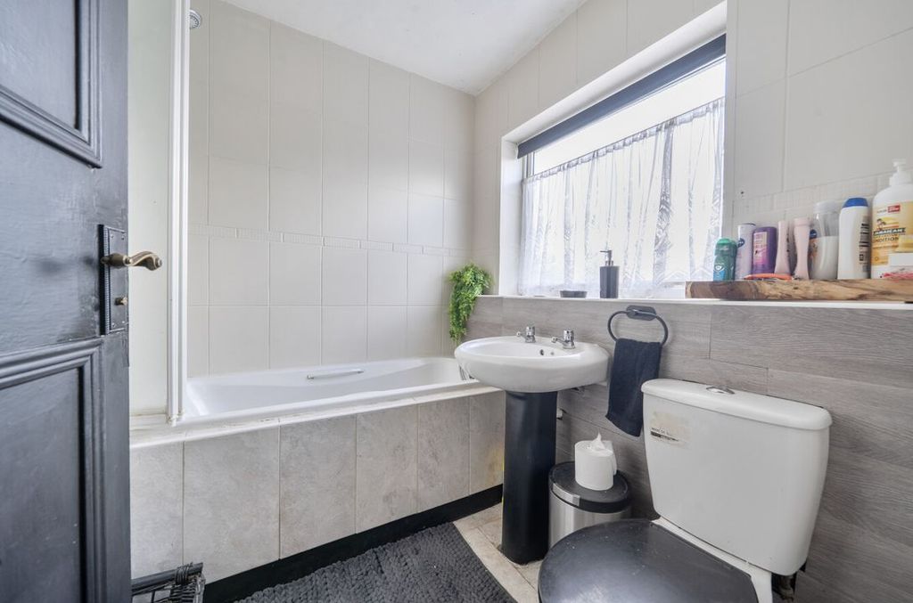 Property photo 3 of 11 146890516A1F038B950A8