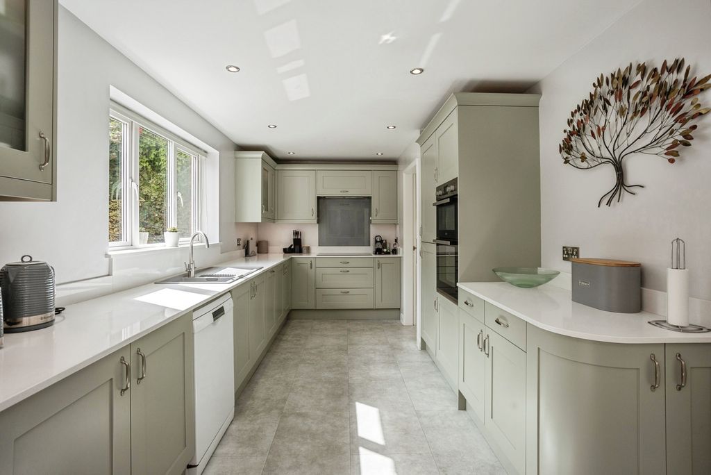 Property photo 2 of 30 Pbox-Img.Jpg