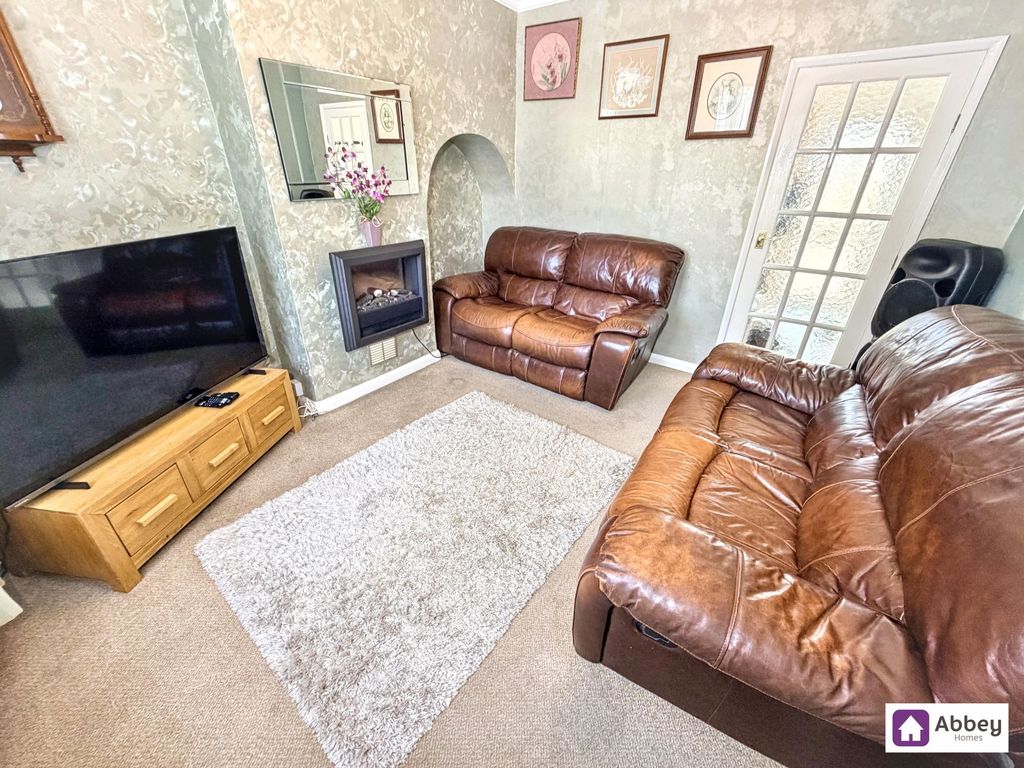 Property photo 3 of 14 Lounge