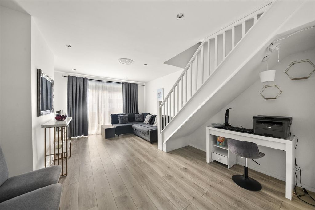 Property photo 2 of 15 6