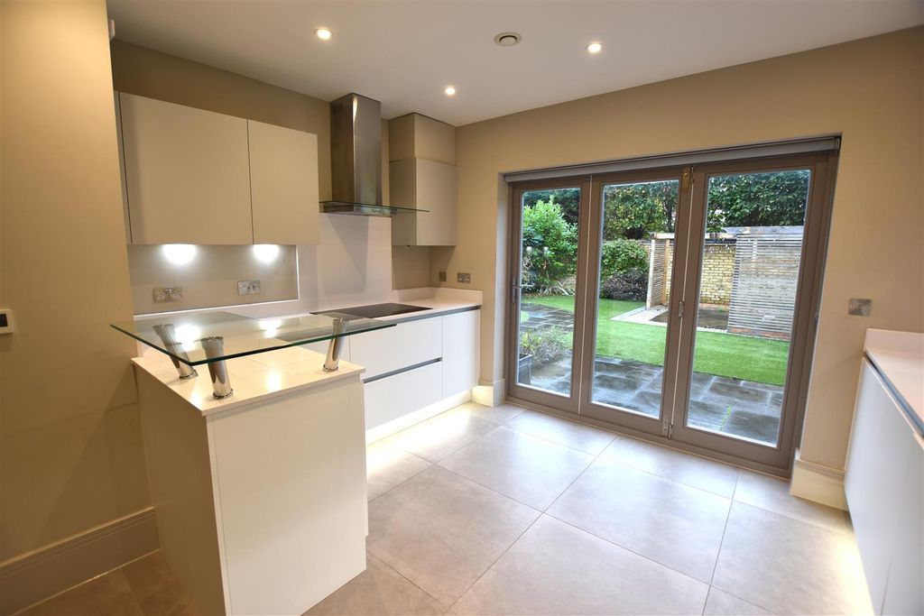 Property photo 3 of 11 Kitchen.Jpg