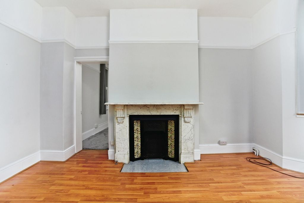 Property photo 3 of 17 Pbox-Img.Jpg