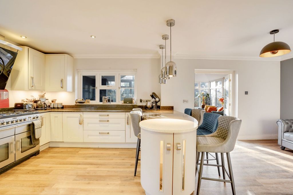 Property photo 2 of 26