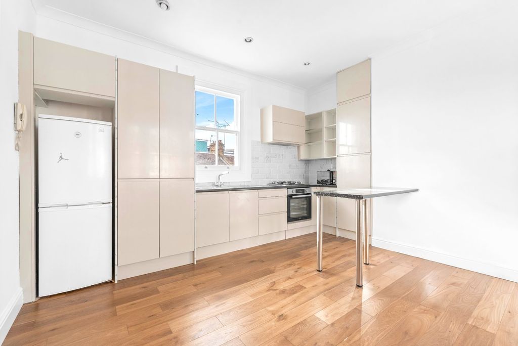 Property photo 3 of 8