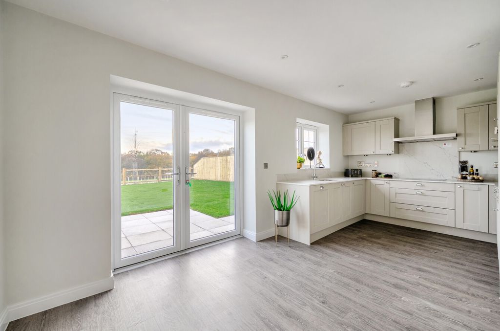 Property photo 3 of 14 1380659-17-6914B9...