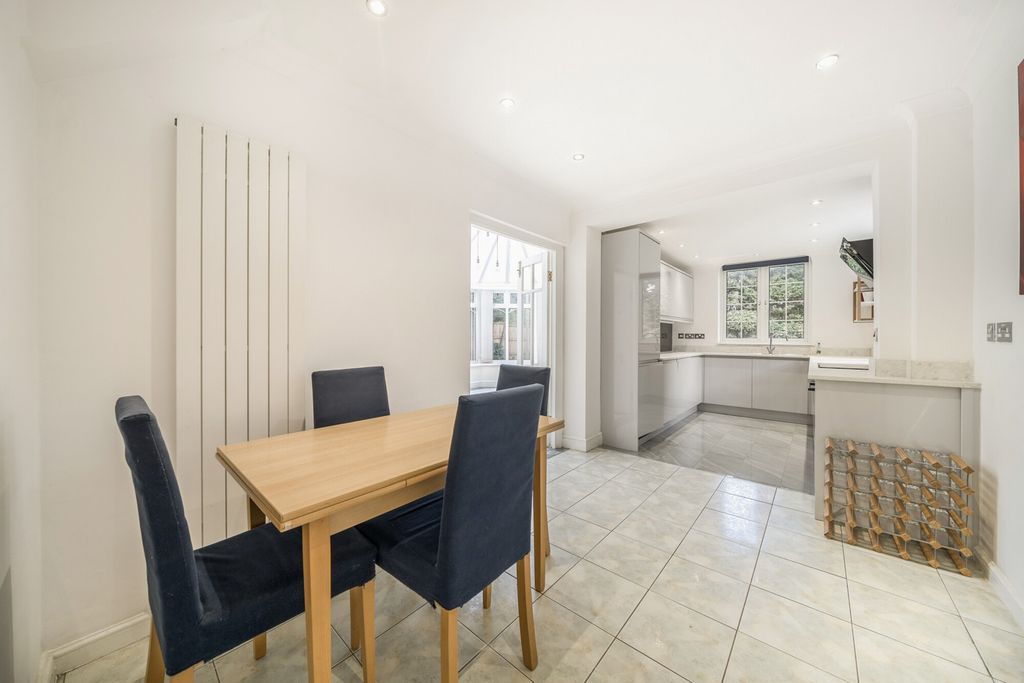 Property photo 3 of 18 Kitchen/Diner