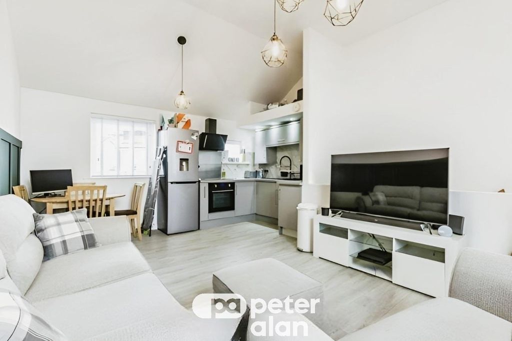 Property photo 3 of 17 Image