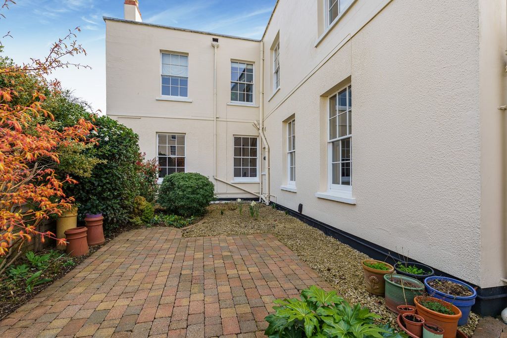 Property photo 3 of 21