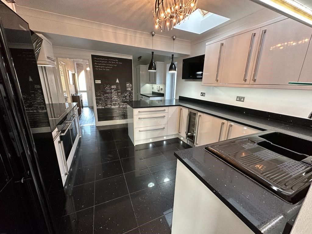 Property photo 2 of 33 Image