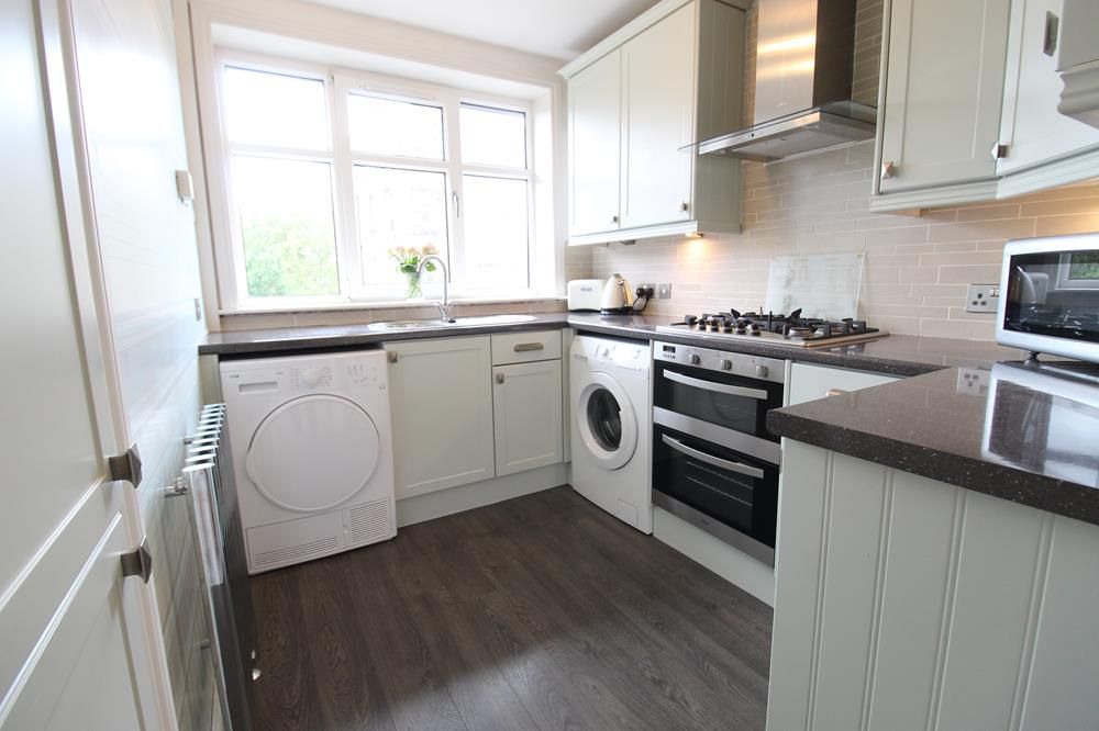 Property photo 2 of 10 Kitchen