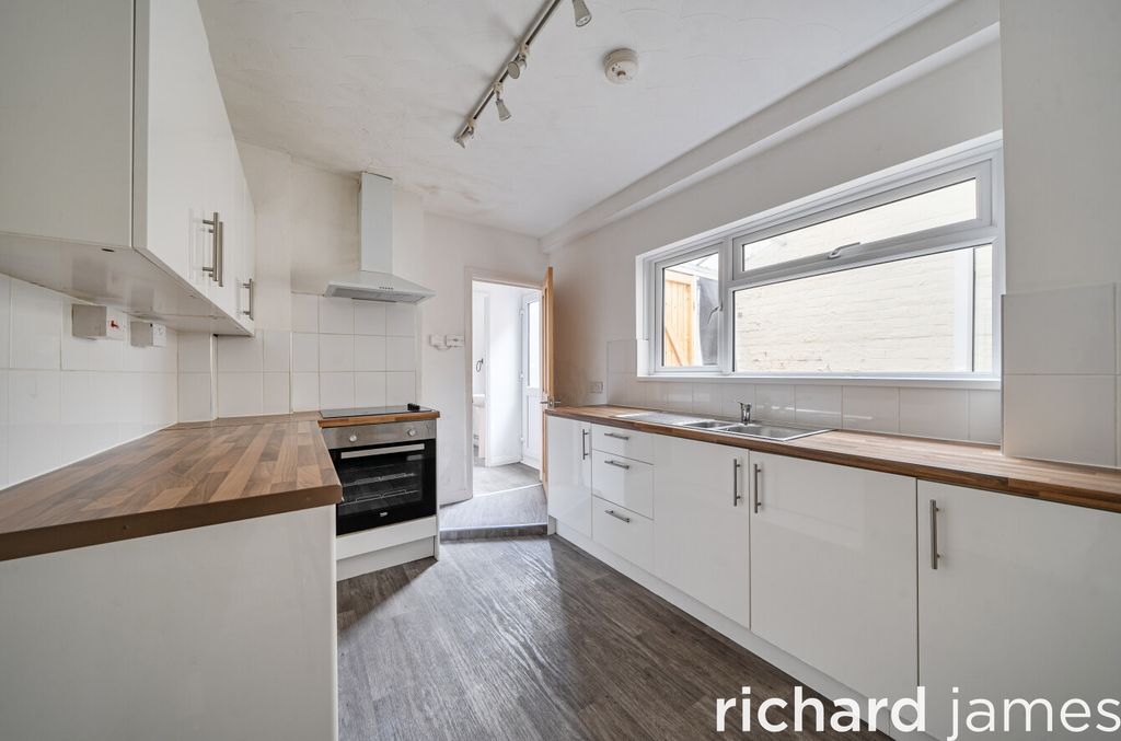 Property photo 2 of 14 9Ea9c17097Ef467Fb7d5ba587B09d1d1