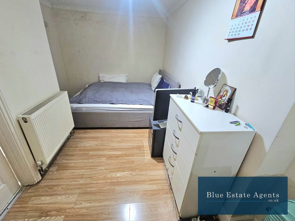 Property photo 3 of 6 Bedroom