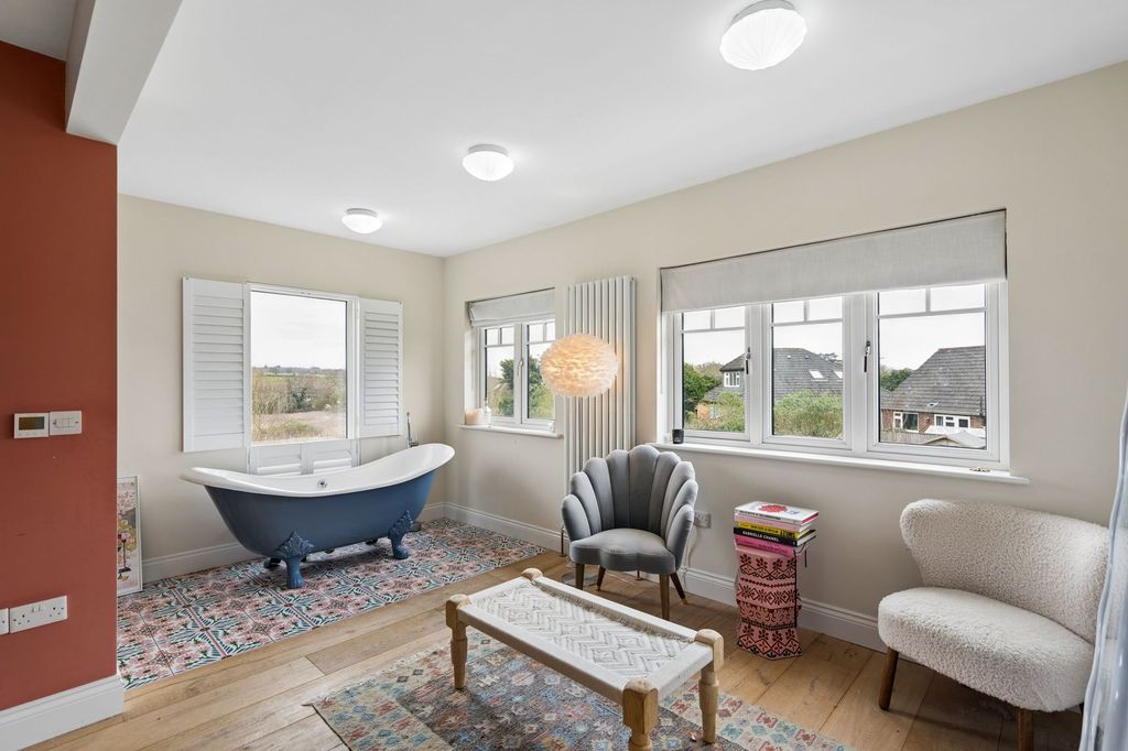 Property photo 3 of 19