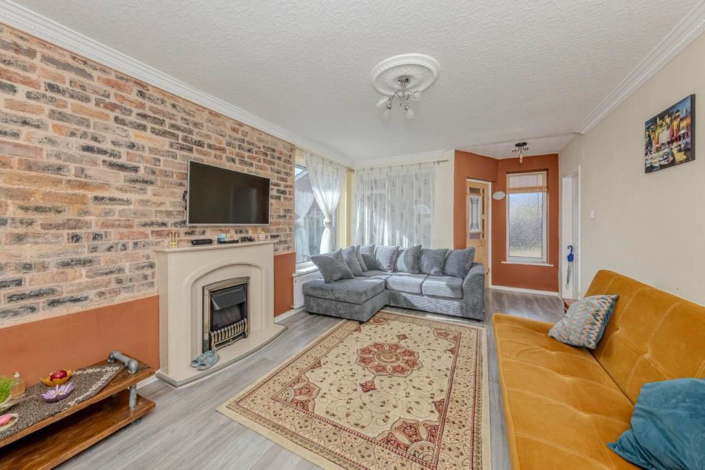 Property photo 2 of 27