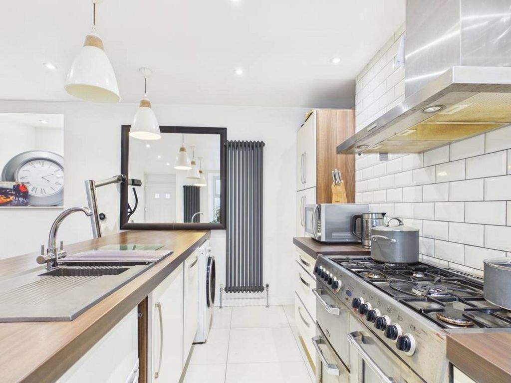 Property photo 2 of 27