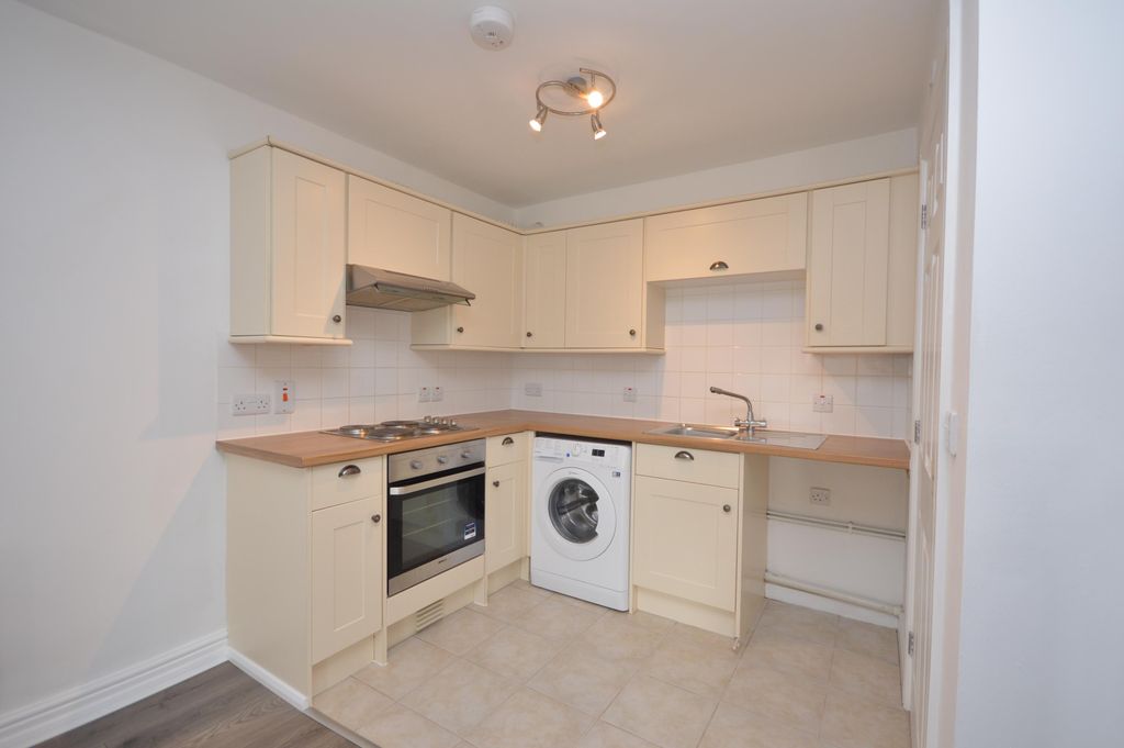 Property photo 3 of 7 Kitchen