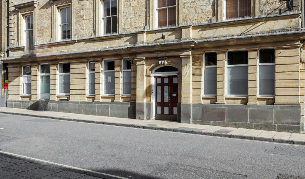 Property photo 1 of 5 75 Cheap Street Sherborne Dorset DT9 3Bd.Jpeg