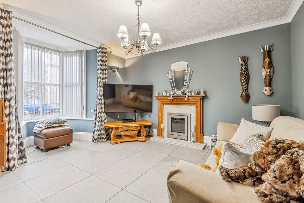 Property photo 2 of 19 Pbox-Img.Jpg