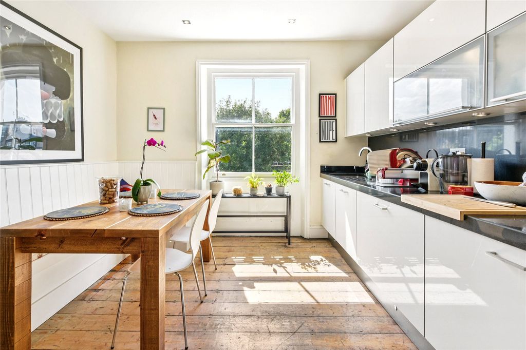 Property photo 3 of 12 Kitchen/Dining