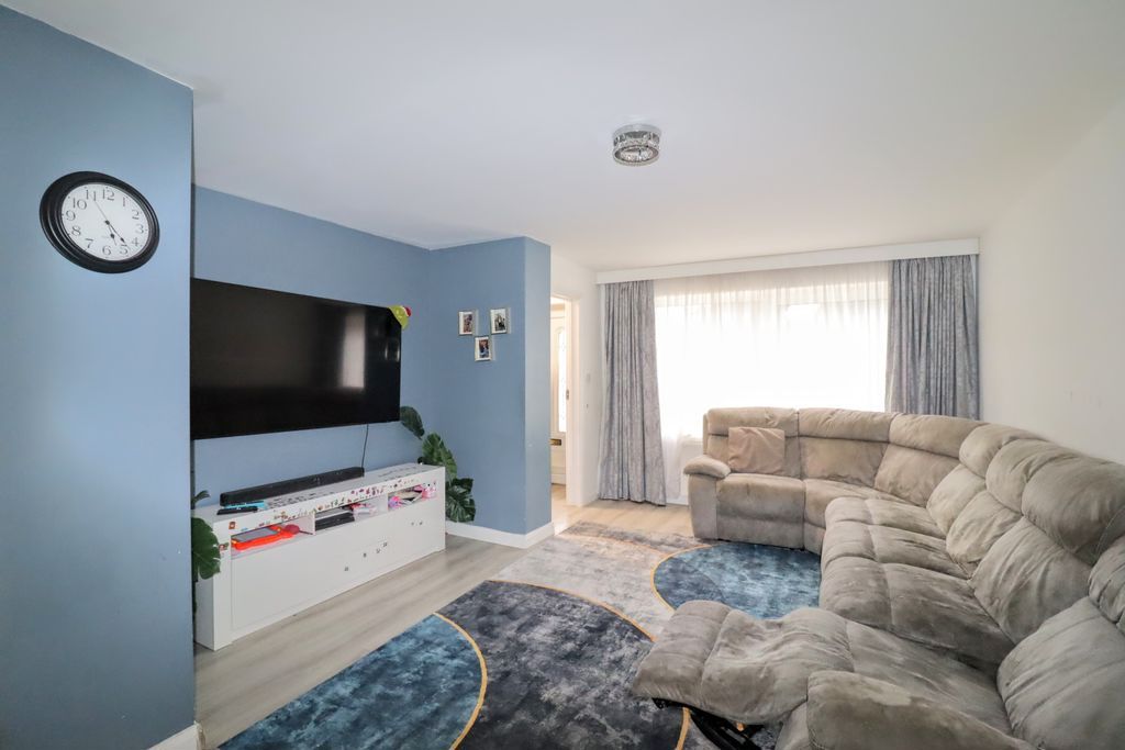 Property photo 2 of 15 Lounge/Diner