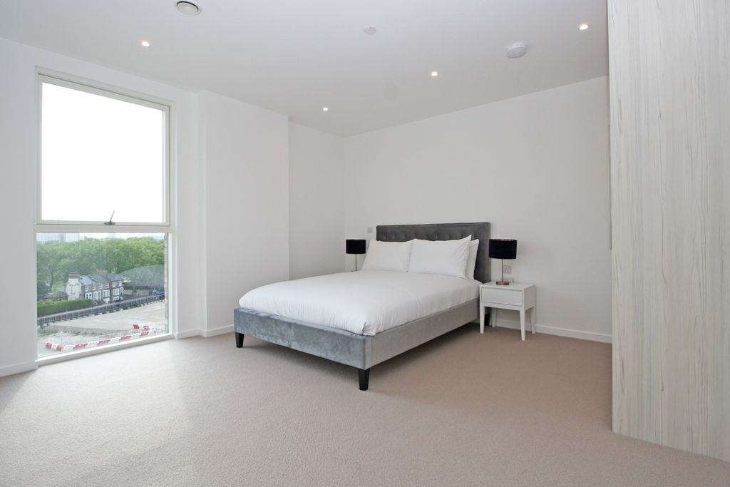 Property photo 3 of 6 Bedroom
