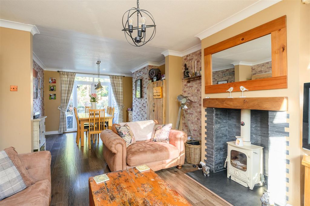 Property photo 3 of 19 Living Room/ Open Plan