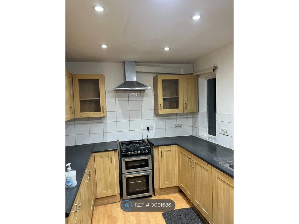 Property photo 3 of 21 Kitchen 1