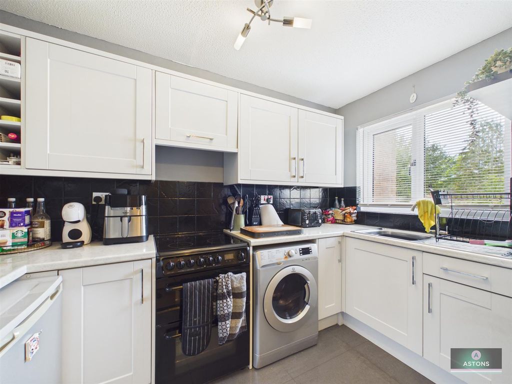 Property photo 2 of 15 Kitchen