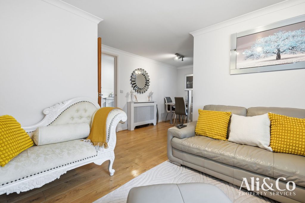 Property photo 3 of 19