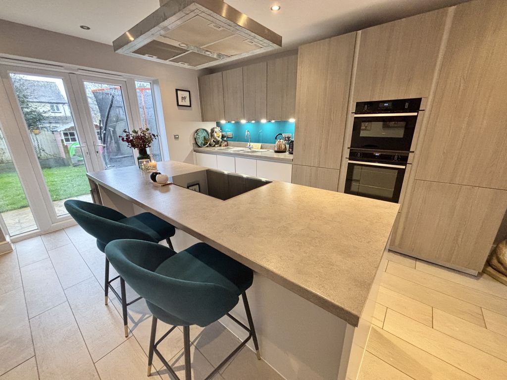 Property photo 3 of 33