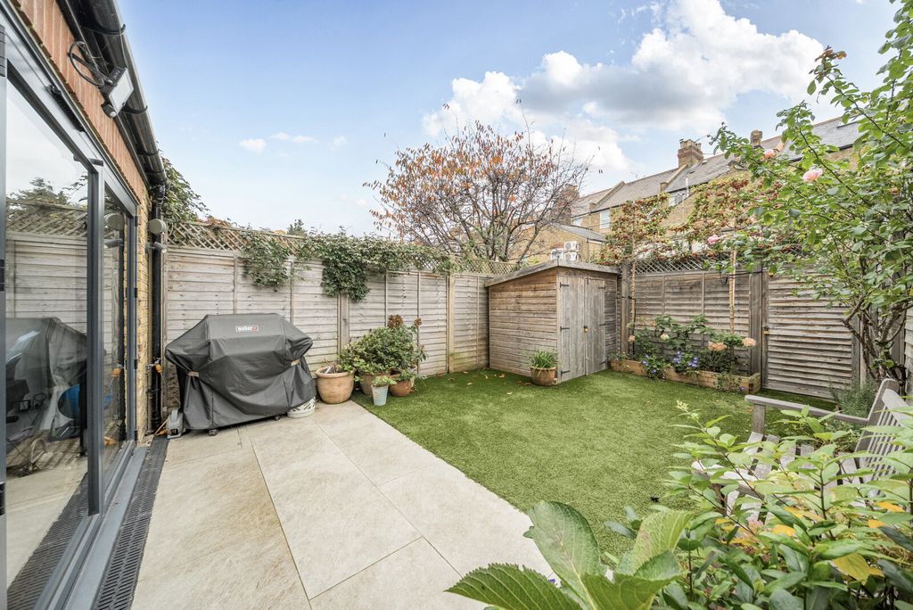 Property photo 2 of 13 Garden