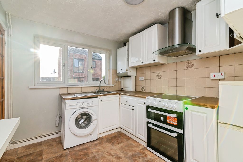 Property photo 3 of 15