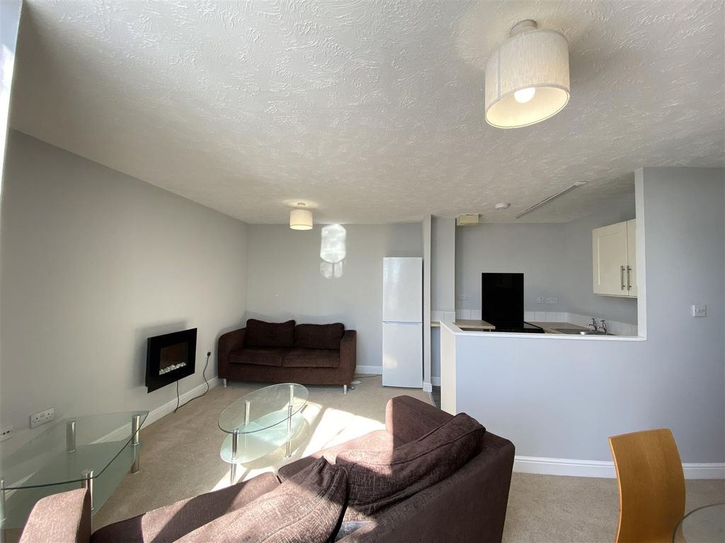 Property photo 2 of 11