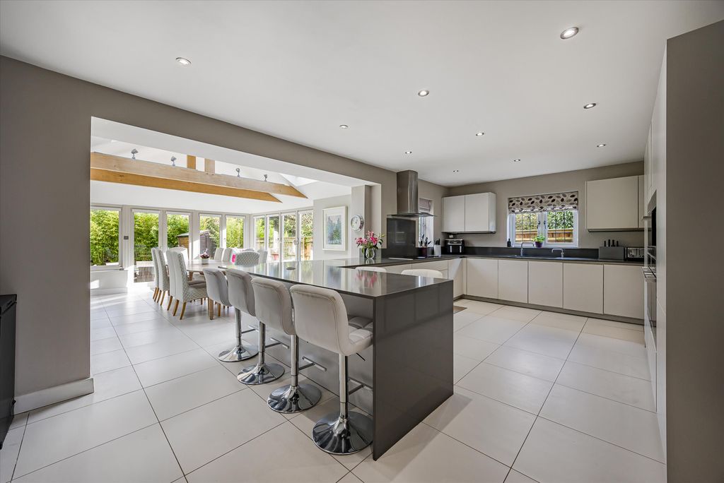 Property photo 2 of 28 Image