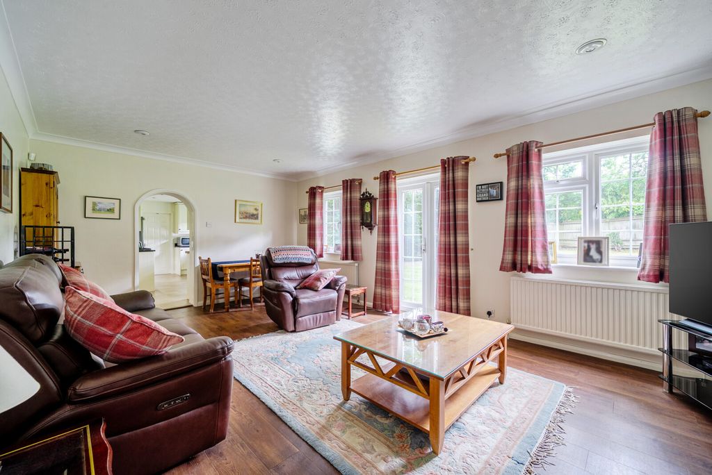 Property photo 2 of 14 Sitting Room