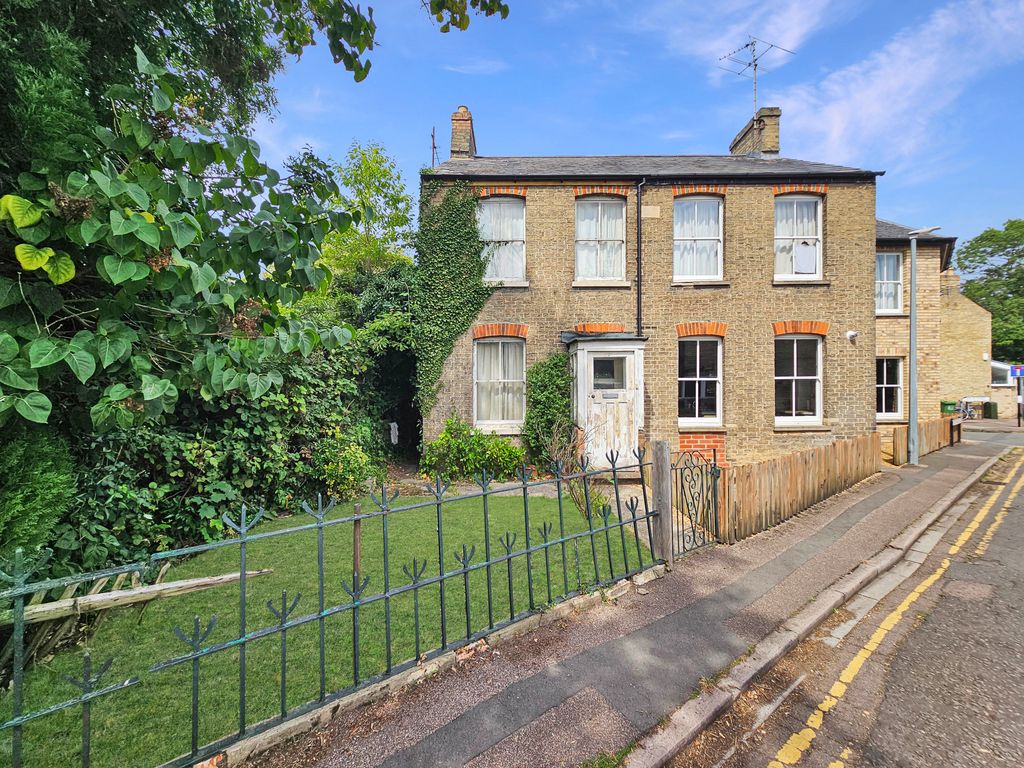 Property photo 1 of 9 1000152273