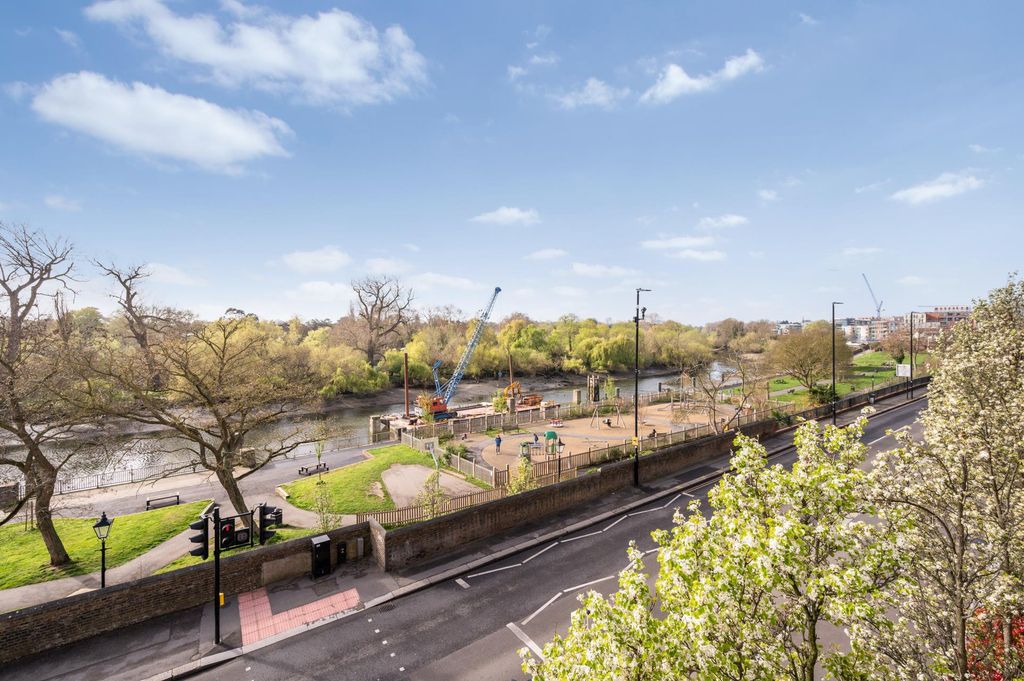 Property photo 3 of 7