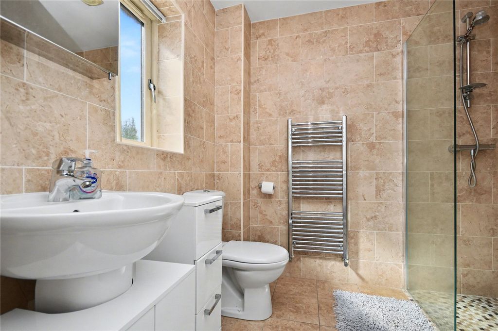 Property photo 1 of 24 Picture No. 12