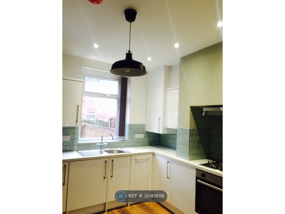 Property photo 2 of 13 High Gloss, Quartz Worktops